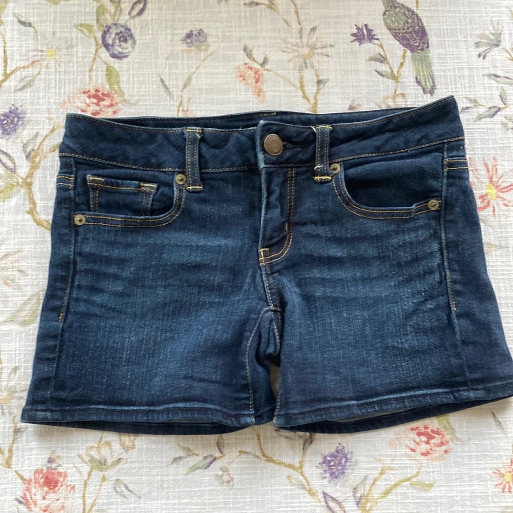 American Eagle Stretch Size 2 Dark Bermuda Women’s Jean Shorts